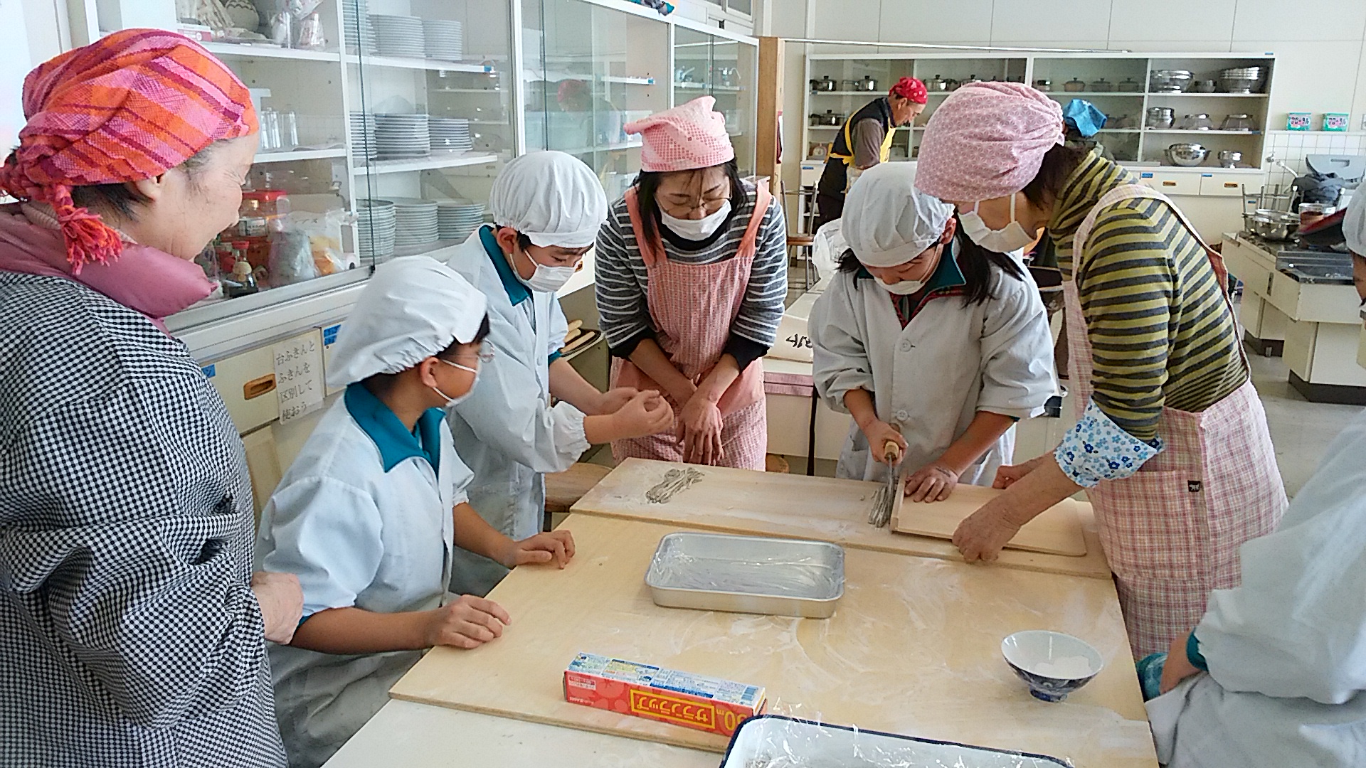 子どもたちの笑顔が元気の源～学校支援ボランティアひまわり～（飯山市）　の画像